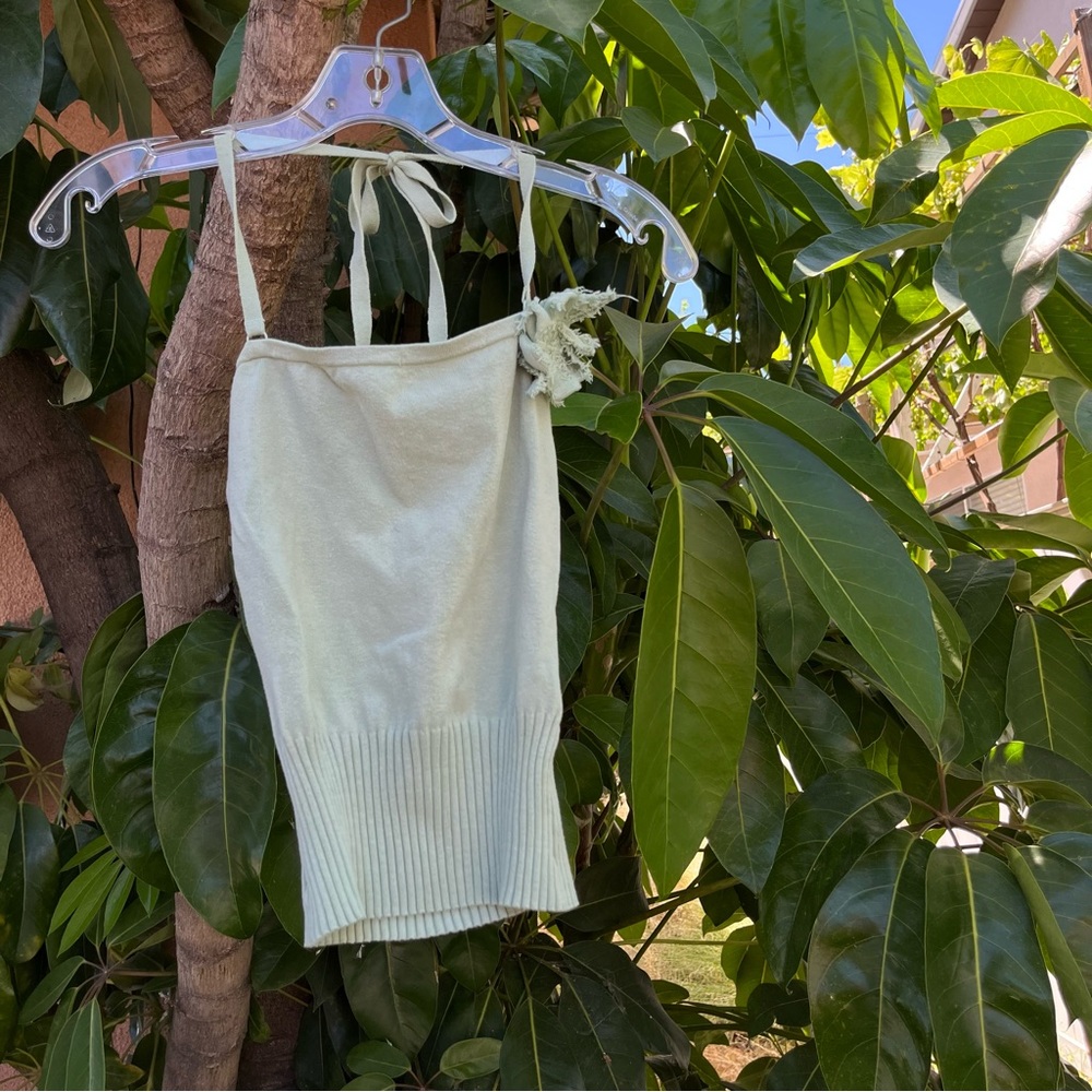 Bebe vintage Y2K light green halter top with a pinned flower detailing !